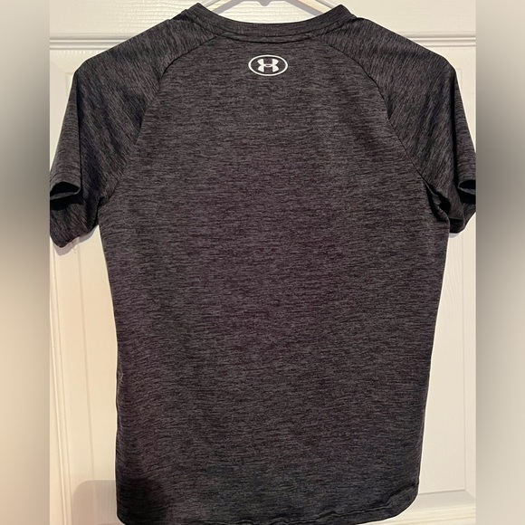 Youth medium Under Armour tshirt. - Picture 2 of 4